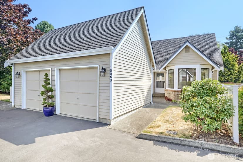 Property photo for 10063 Wallingford Avenue N, Seattle photo 2