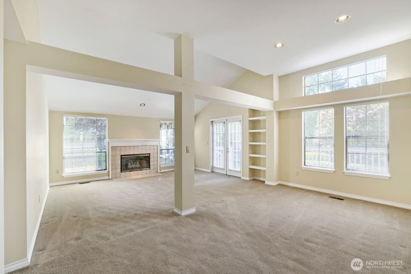 Property photo for 10063 Wallingford Avenue N, Seattle photo 3