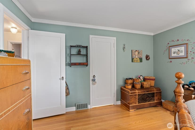 Property photo for 310 NW 75th Street, Seattle photo 11