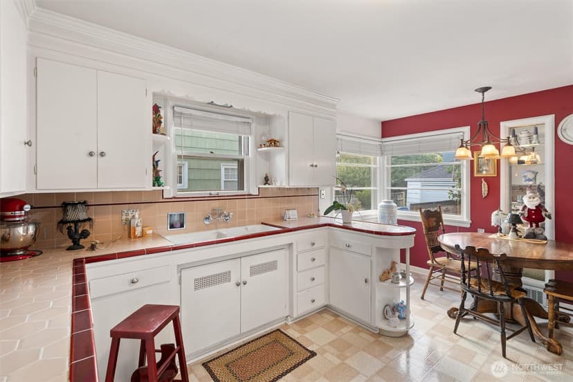 Property photo for 310 NW 75th Street, Seattle photo 6