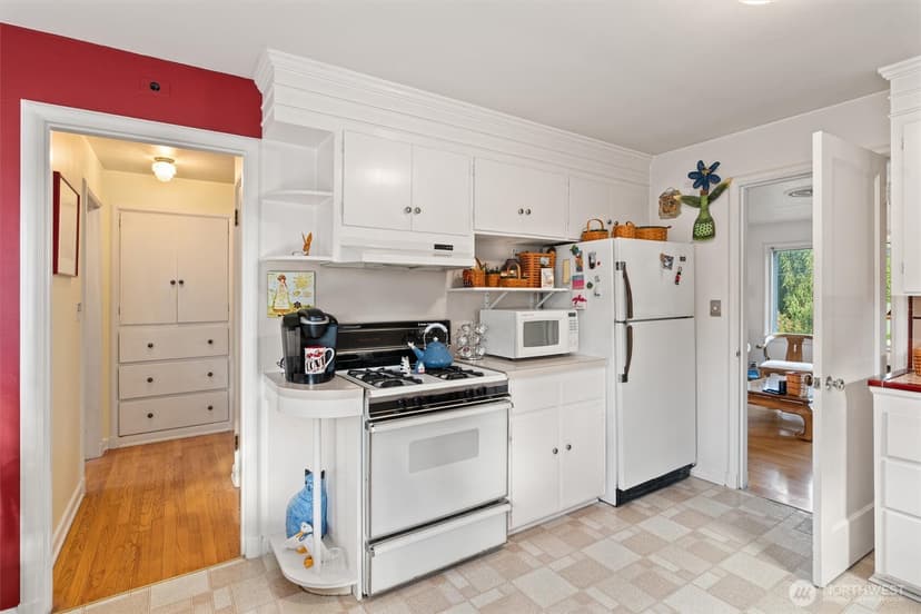 Property photo for 310 NW 75th Street, Seattle photo 8