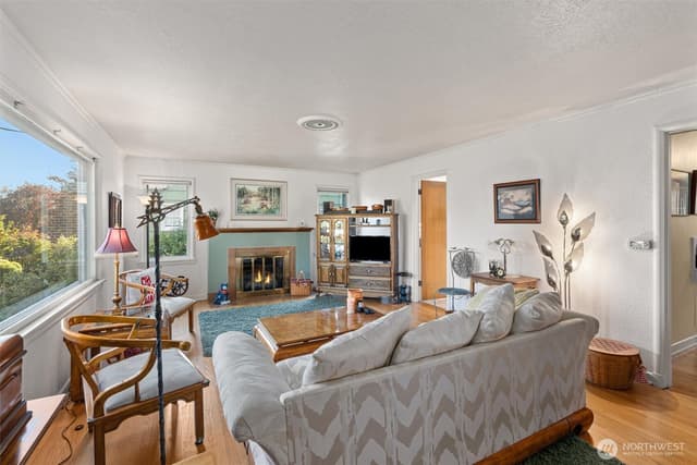 Property photo for 310 NW 75th Street, Seattle photo 5