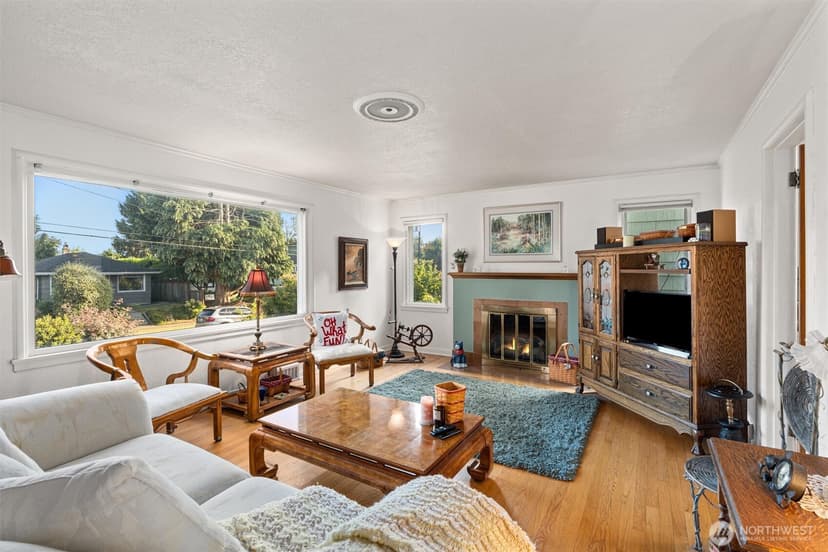 Property photo for 310 NW 75th Street, Seattle photo 3