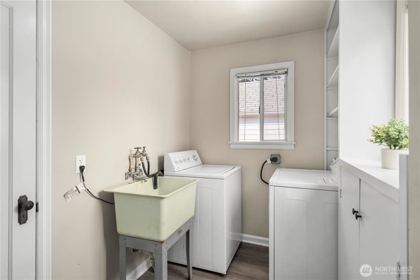 Property photo for 6423 100th Street SW, Lakewood photo 14