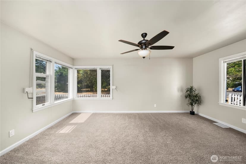 Property photo for 6423 100th Street SW, Lakewood photo 10