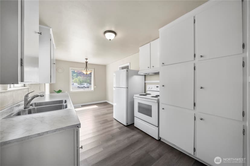 Property photo for 6423 100th Street SW, Lakewood photo 6