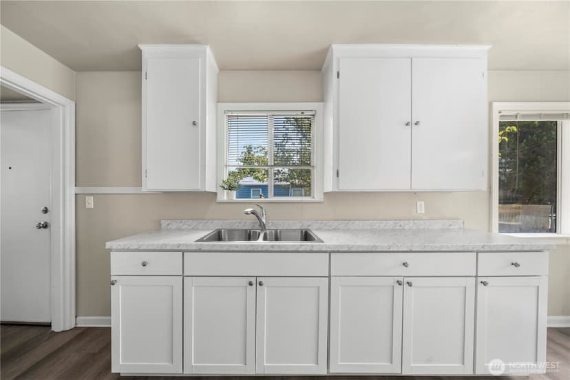 Property photo for 6423 100th Street SW, Lakewood photo 9
