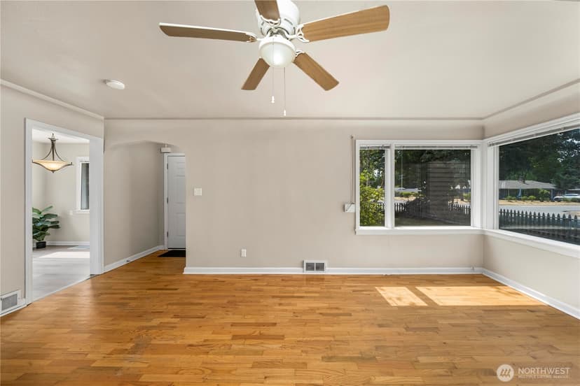 Property photo for 6423 100th Street SW, Lakewood photo 4