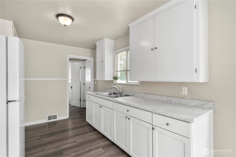 Property photo for 6423 100th Street SW, Lakewood photo 8