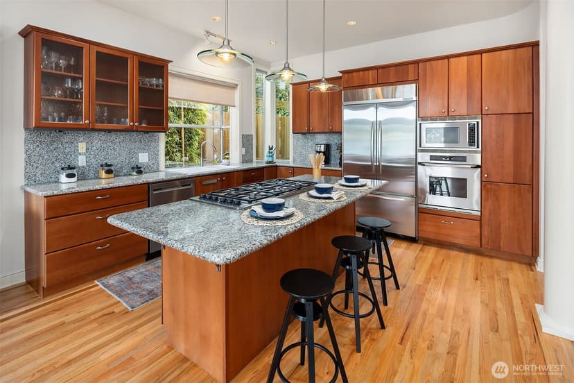 Property photo for 8418 Island Drive S, Seattle photo 10