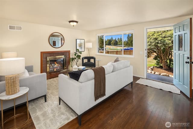 Property photo for 211 N 160th Street, Shoreline photo 5