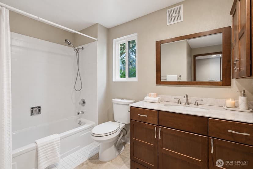 Property photo for 242 W Lake Sammamish Parkway SE, Bellevue photo 30