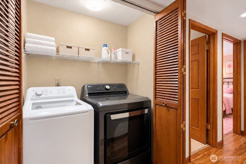 Property photo for 242 W Lake Sammamish Parkway SE, Bellevue photo 31