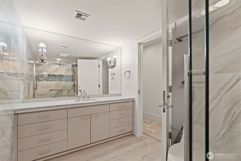 Property photo for 101 99th Avenue NE #101, Bellevue photo 16