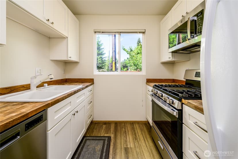 Property photo for 1318 N 184th Court ##12, Shoreline photo 11