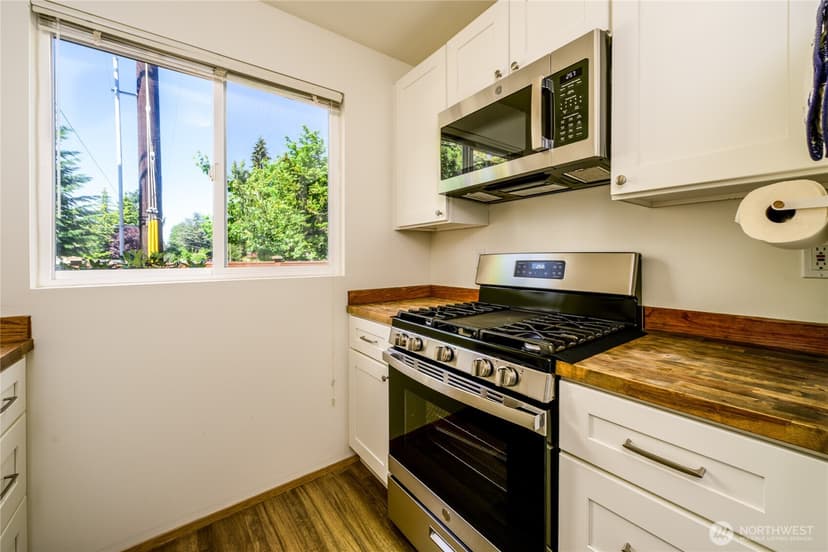Property photo for 1318 N 184th Court ##12, Shoreline photo 12