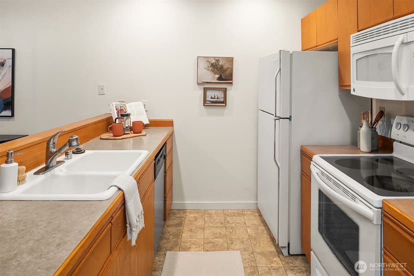 Property photo for 600 Malden Avenue E #201, Seattle photo 6