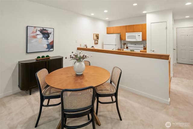 Property photo for 600 Malden Avenue E #201, Seattle photo 3