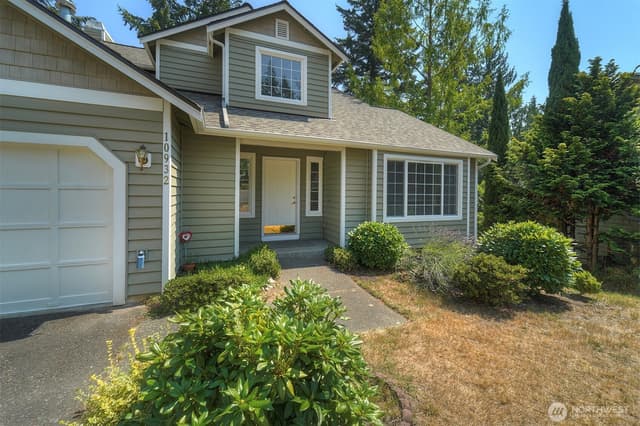 Property photo for 10932 Peony Place NW, Silverdale photo 4