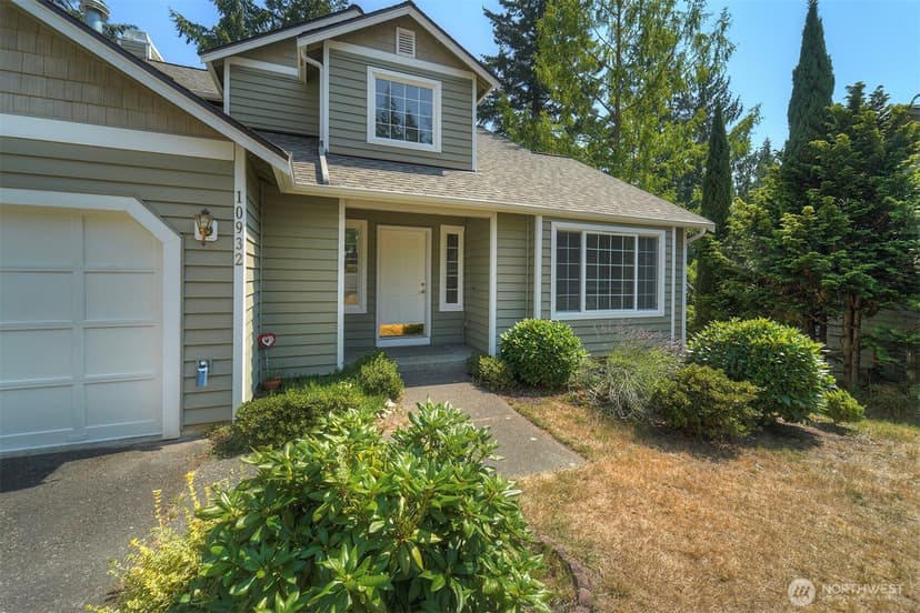 Property photo for 10932 Peony Place NW, Silverdale photo 4