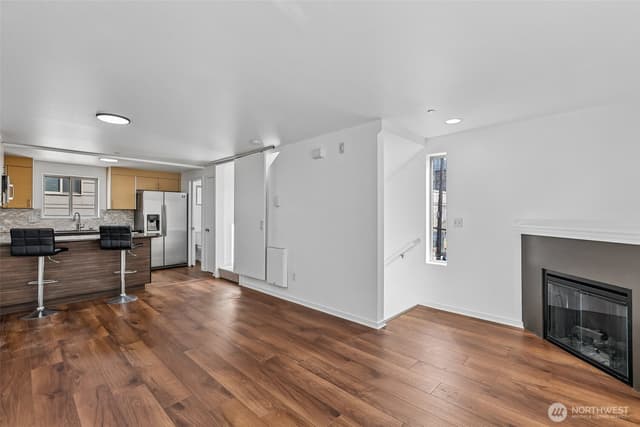 Property photo for 4341 8th Avenue NE, Seattle photo 4