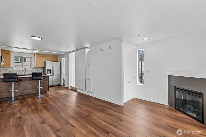 Property photo for 4341 8th Avenue NE, Seattle photo 4