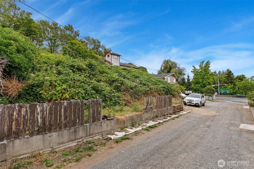 Property photo for 1924 S Graham Street, Seattle photo 11