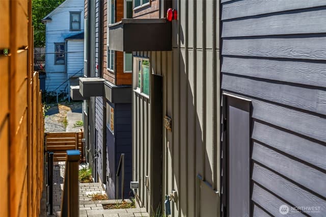 Property photo for 117 22nd Avenue #B, Seattle photo 2