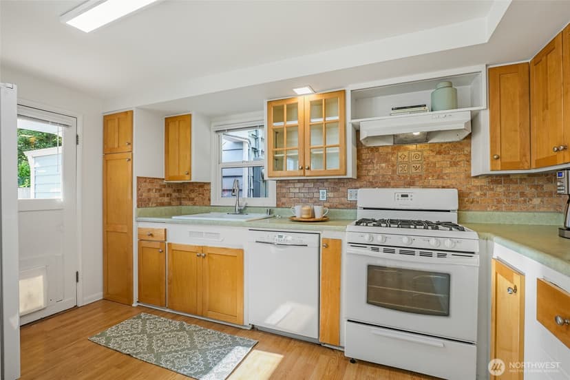 Property photo for 18005 Fremont Avenue N, Shoreline photo 7