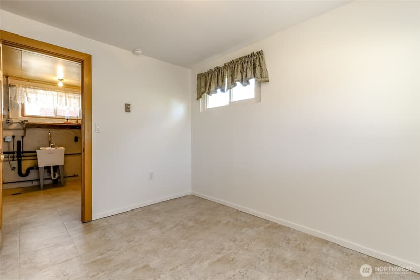 Property photo for 16016 12th Avenue SW, Burien photo 22