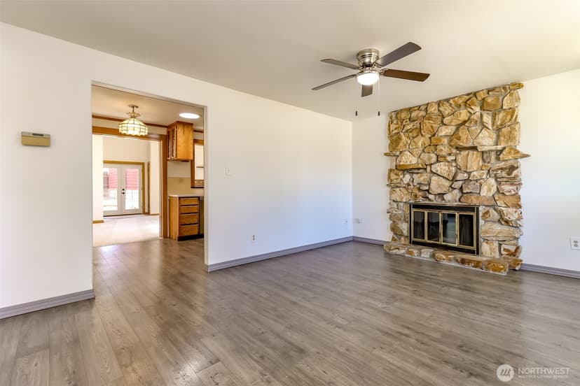 Property photo for 16016 12th Avenue SW, Burien photo 5