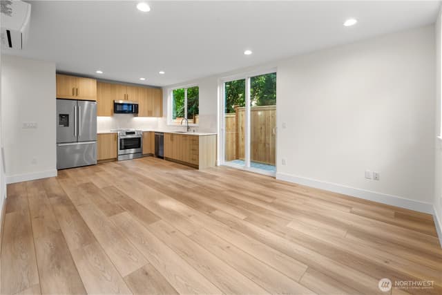 Property photo for 615 18th Avenue E, Seattle photo 2