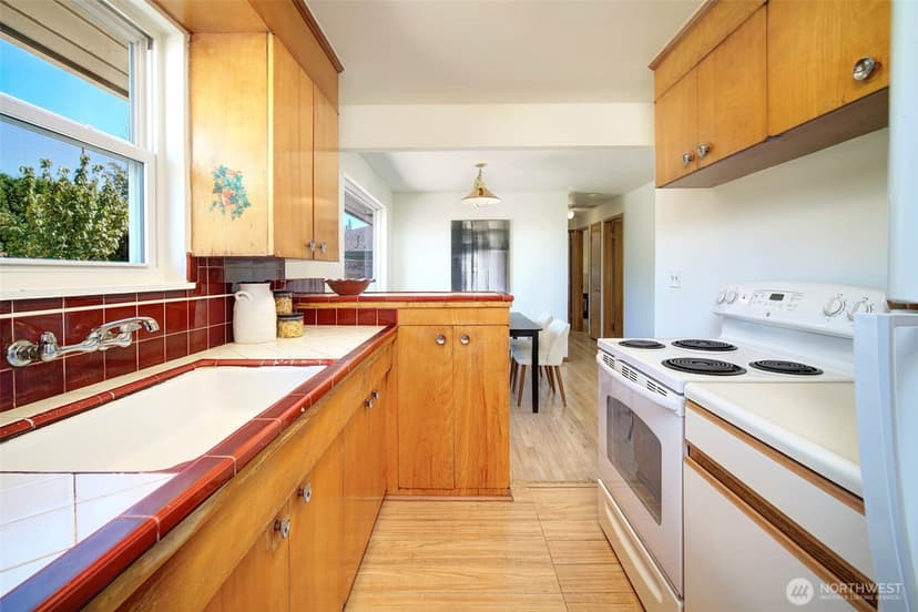 Property photo for 1924 NE 130th Place, Seattle photo 11