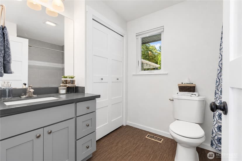 Property photo for 7841 S 135th Street, Seattle photo 19