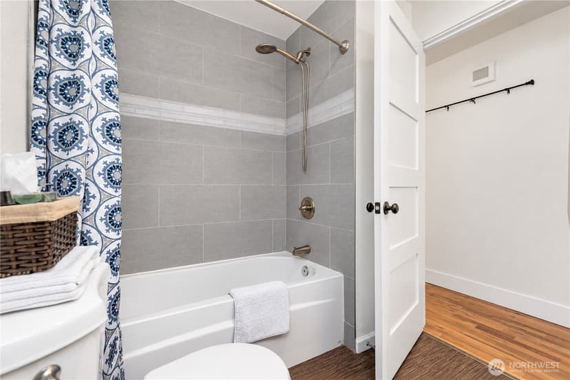 Property photo for 7841 S 135th Street, Seattle photo 20