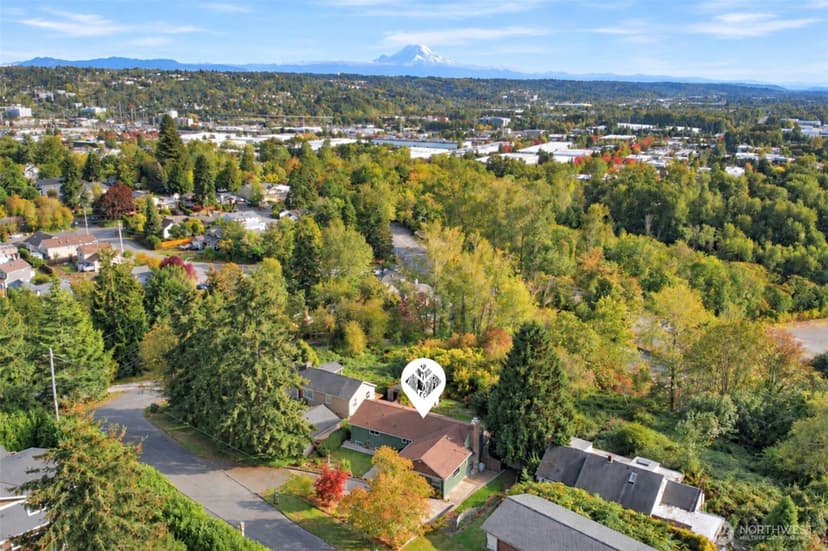 Property photo for 7841 S 135th Street, Seattle photo 2
