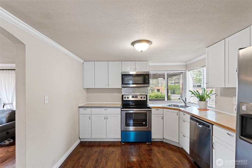 Property photo for 14118 37th Avenue S, Tukwila photo 8