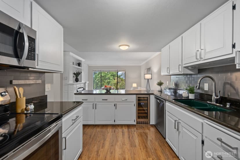 Property photo for 7639 SE 29th Street, Mercer Island photo 2