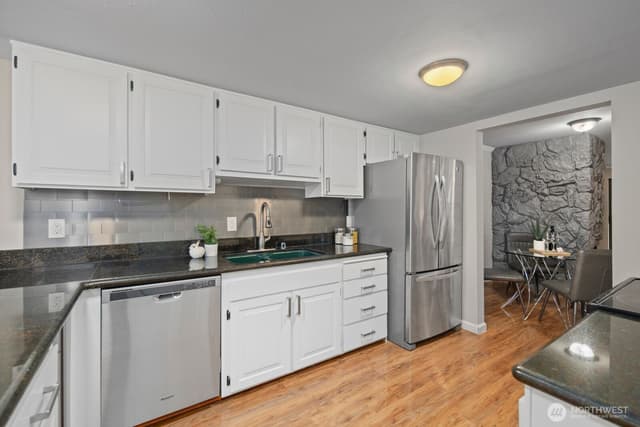 Property photo for 7639 SE 29th Street, Mercer Island photo 5