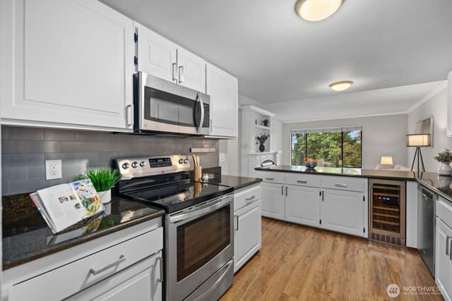 Property photo for 7639 SE 29th Street, Mercer Island photo 4