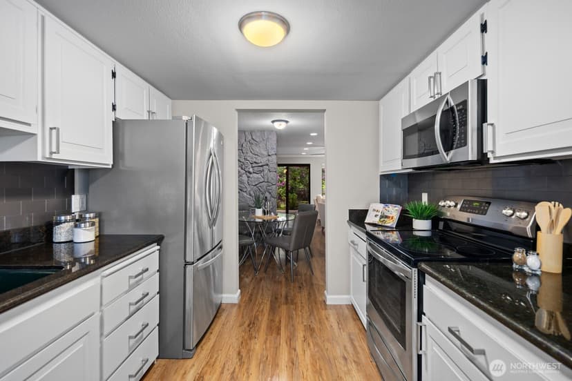 Property photo for 7639 SE 29th Street, Mercer Island photo 3