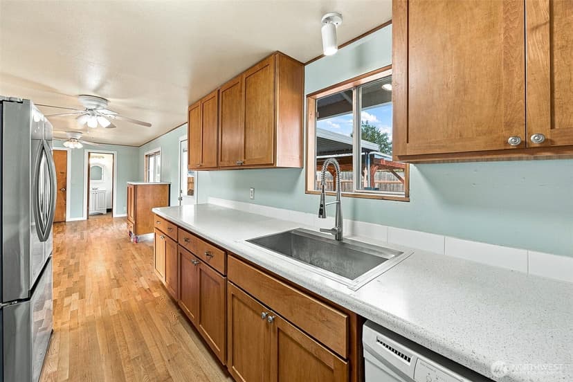 Property photo for 13720 13th Avenue Ct E, Tacoma photo 6