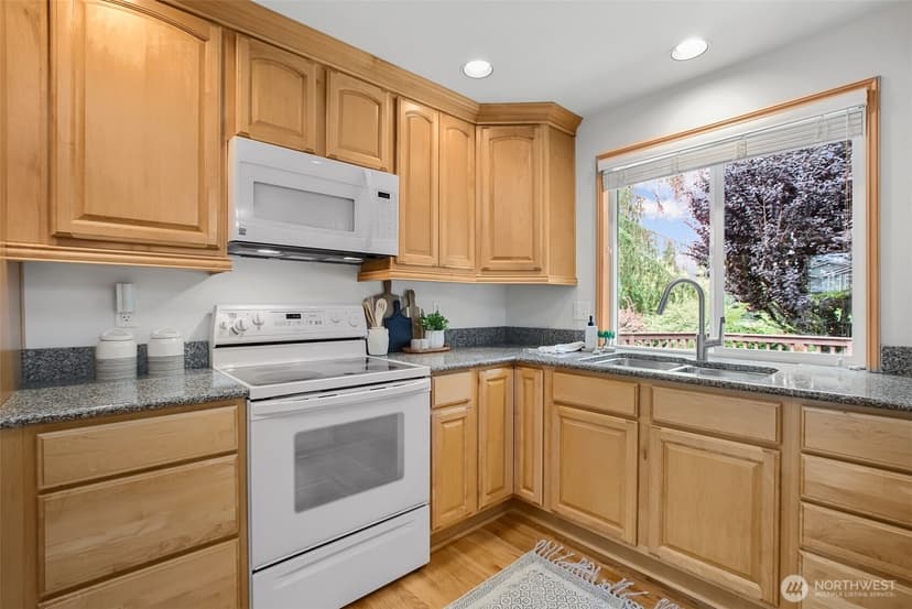 Property photo for 25417 Lake Wilderness Country Club Drive SE, Maple Valley photo 10