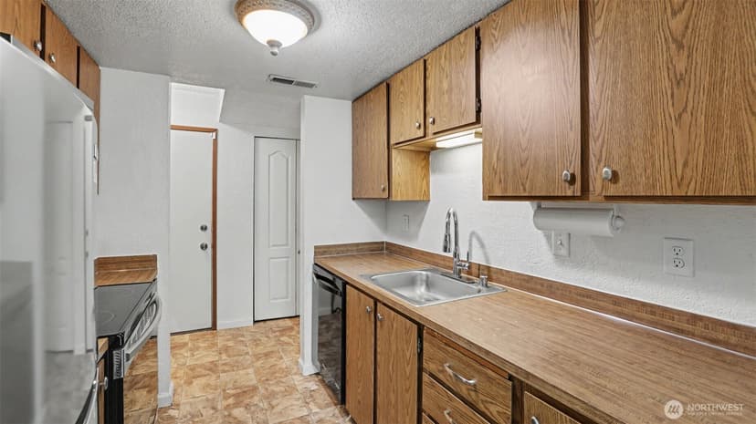 Property photo for 10021 SE 235th Place #B303, Kent photo 4