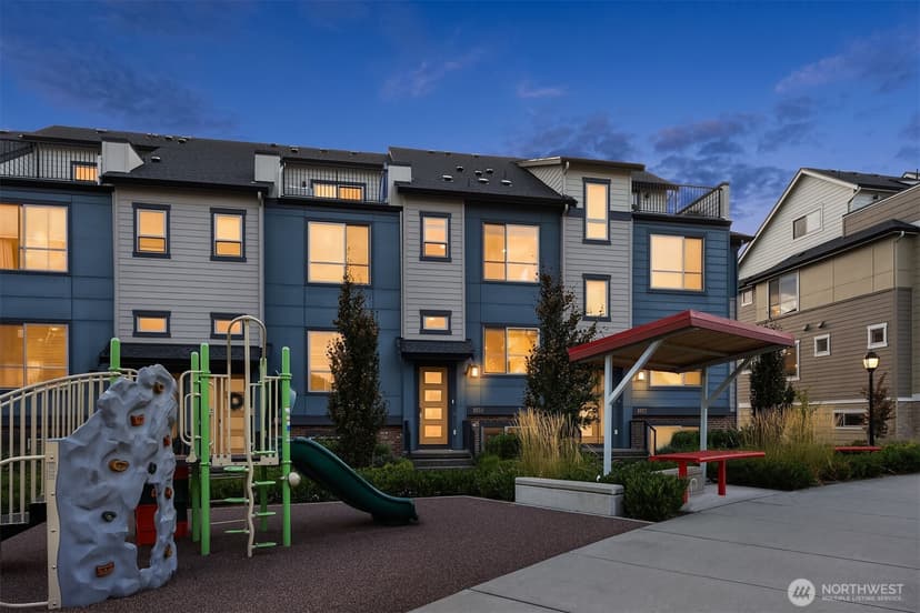 Property photo for 1053 6th Walk NE, Issaquah photo 24