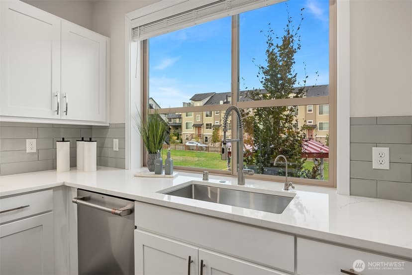 Property photo for 1053 6th Walk NE, Issaquah photo 6