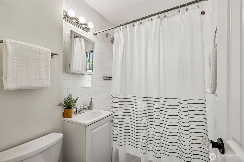 Property photo for 9227 Palatine Avenue N, Seattle photo 15