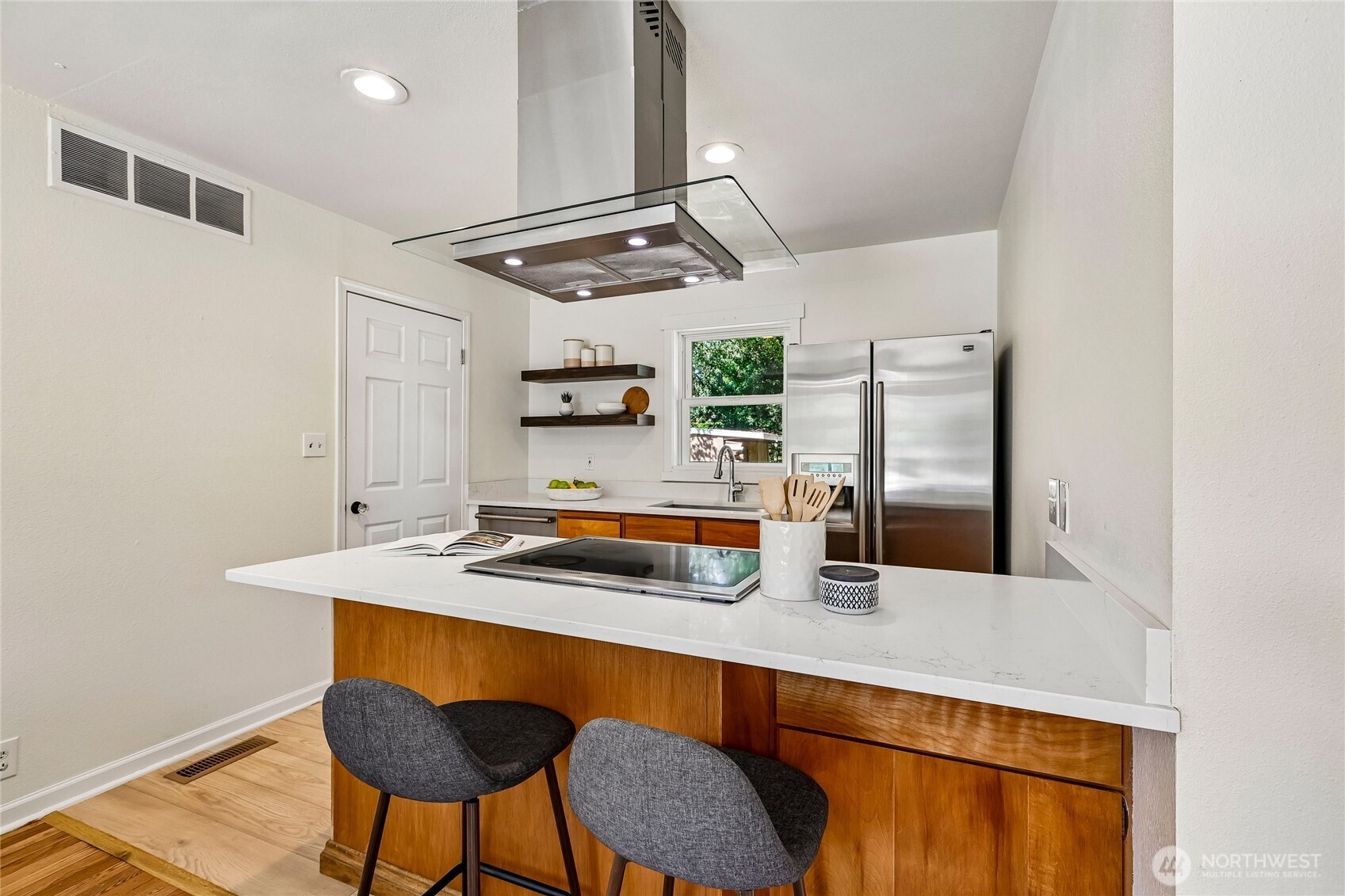 Property photo for 9227 Palatine Avenue N, Seattle photo 7