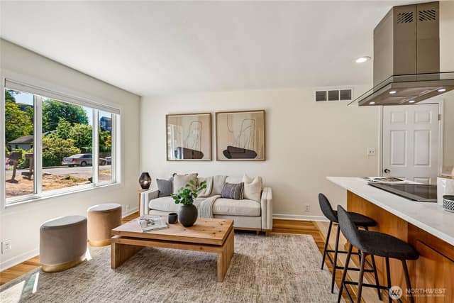 Property photo for 9227 Palatine Avenue N, Seattle photo 4