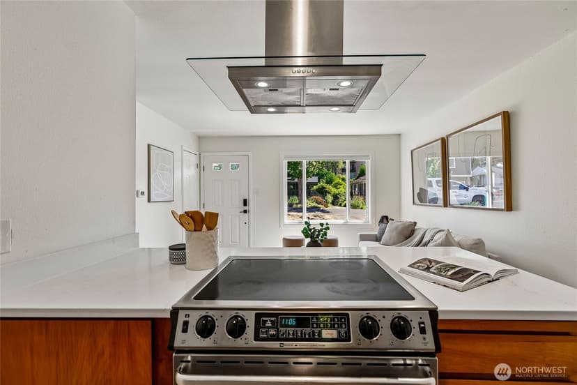 Property photo for 9227 Palatine Avenue N, Seattle photo 10